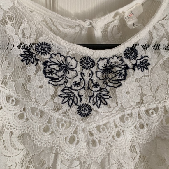 Lace - Picture 2 of 3